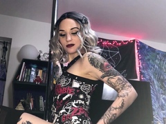 Amateur Blonde Loves Small Dicks