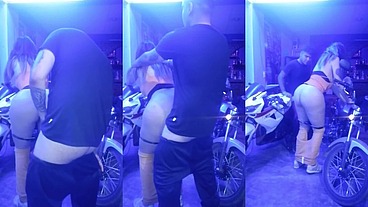 TENIENDO SEXO CON EL MECANICO DESPUES DE QUE ARREGLO MI MOTO