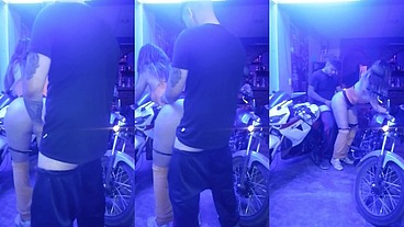 TENIENDO SEXO CON EL MECANICO DESPUES DE QUE ARREGLO MI MOTO