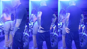 TENIENDO SEXO CON EL MECANICO DESPUES DE QUE ARREGLO MI MOTO
