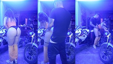 TENIENDO SEXO CON EL MECANICO DESPUES DE QUE ARREGLO MI MOTO