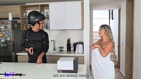 Colombian blonde pays a delivery guy with sex - Max Betancur and Tatiana Alvarez