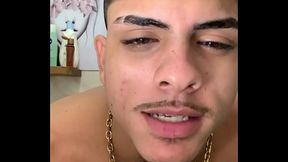 Gozando gostoso no chuveiro!