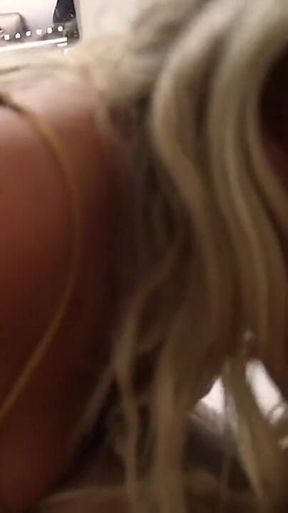 Horny GF Vivianne De Silva Wants to Fuck but BF Is Busy