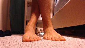 Southern Ashton Shows Off His Feet