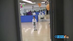 Ponytailed blonde gives a blowjob after her teasing gym workout