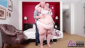 Bbw Lets It All Hang Out