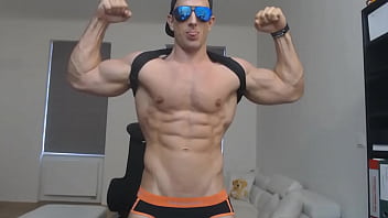 Jakub Stefano flexing