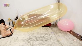 Scarlett Machine Pops Large Balloons HD WMV (1920x1080)