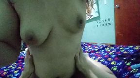 hechame saliva en el cono, me dice la profesora cachonda con grandes nalgas y tetas naturales grandes, una puta muy complaciente