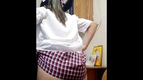 ESTE ES EL VIDEO FILTRADO! MI HERMANASTRA ES LA ESTUDIANTE MAS CALIENTE DE CLASES, LE GUSTA HACER PORNO CASERO EN LA OFICINA DEL PROFESOR Y MOSTRAR SU VAGINA AJUSTADA