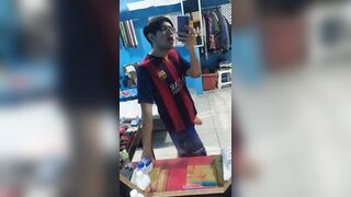 FUTBOLISTA DE MÉXICO CON ENORMES BULTOS DE SU VERGA EN CUTOFFS ???? FÚTBOL Y HABLANDO RICO