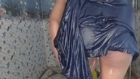 Priya Bhabhi’s Hot Ass in the Bath