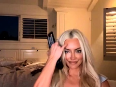 busty blonde babe natural boobs big breasted babe di