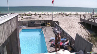 Unga håriga killar Zach Alexander och Jake Steel slickar, deep throat och knullar rått utomhus