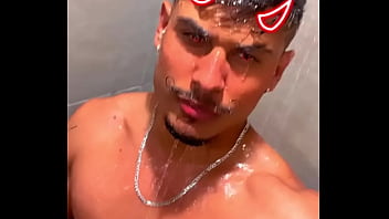 tomando banho
