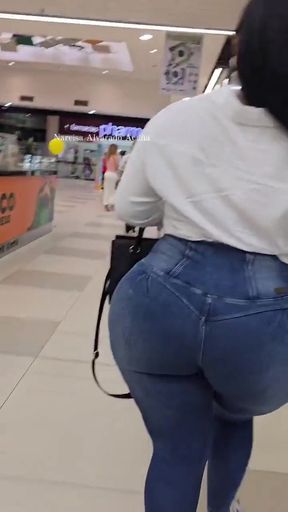 Thick Latina shows off her huge booty and thick thighs
