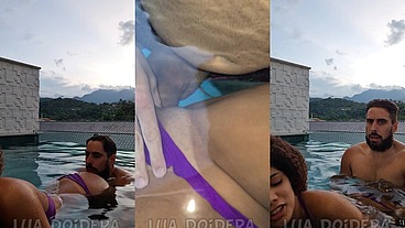 Fodi com Jr na piscina privativa com parede de vidro da pousada em Paraty e não podia fazer barulho