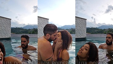 Fodi com Jr na piscina privativa com parede de vidro da pousada em Paraty e não podia fazer barulho