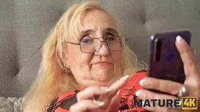 Steamy Encounter: Mature Beauty Enjoys Passionate Moments with Roberto While Her Husband is Away