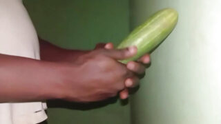 Tatínkové děvky v intenzivní POV gay akci: 69 kouření, dvojitá penetrace, creampie a žhavé výstřiky