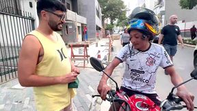 marcos goiano - entregador de delivery foi mamado pelo puto - mamador engolindo a pica preta do entregador - boque no motoboy dotadao