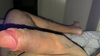 Sozinho em casa com tes&atilde_o do caralho , tive que bater uma punheta