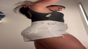 experimentando roupa no provador da loja do shopping bem tarada para voces !! esposaheyya