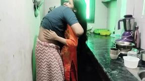 Dever ne bhabhi ko kitchen me hi pel diya