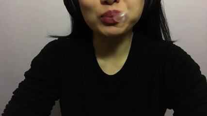 BUBBLES BUBBLES BUBBLE GUM ASMR