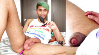 Amatørgutter med stor pikk runker, håndjobber hverandre og pult på rumper til cumshot