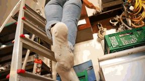 Cleaning the garage MP4(1920x1080)FHD