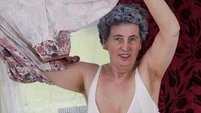 BBW mature lady with huge boobs Rosa fucks with a yellow toy