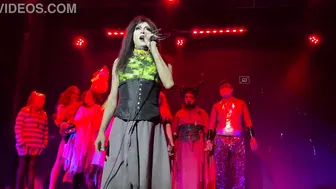 Drag queen Mistaboo gives a public handjob in Monterrey