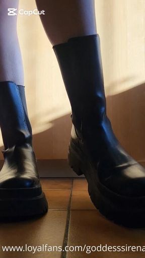 Ti schiaccio con i miei stivali/I crush you with my boots