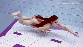 Paulinka Underwater Swimming Babe