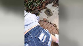 Outdoor Blowjob for Jeans Fan! Tranny Ass Full with Cum and Everyone Can See It!