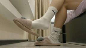 Slippers and socks MP4 FULL HD 1080p