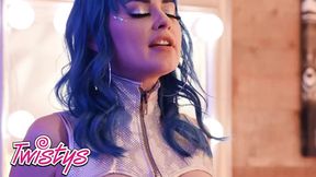 TWISTYS - Jewelz Blu Catches Her Biggest Fan Peeking And Invites Jenna Foxx In For A Steamy Surprise