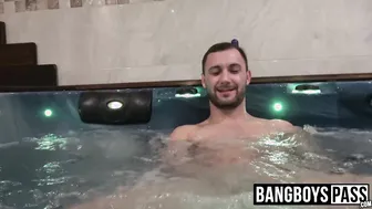 Solo stud jerks his big cock in a hot bath