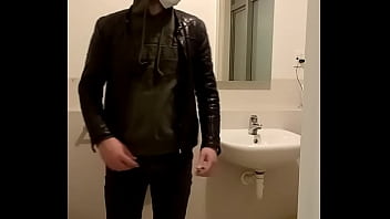 Piss squirt