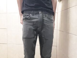 Orinándome en mis pantalones
