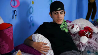 Nuori teini Rad Matthews, perseeseen