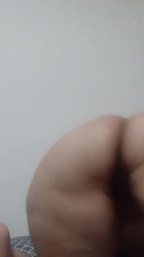 Perla Sof&iacute;a is left alone and gets too hot   Clip 1