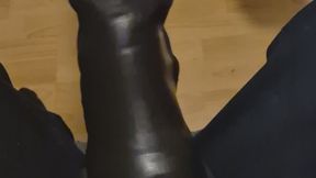 Crotch crushing in pvc black boots