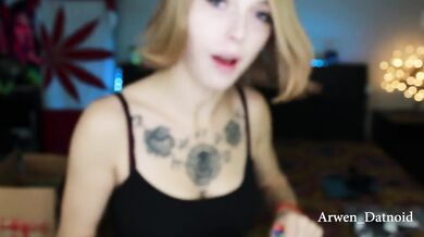 Blonde stuffed her tight pussy with a monster dragon dildo unboxing