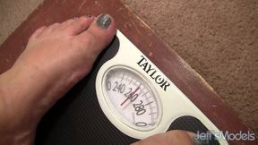 Chubby Becki Butterfly Gets a Good Pussy Pounding