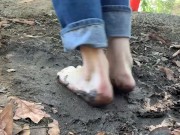 Mud barefoot in jeans