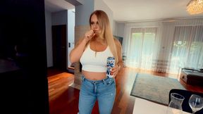 How Girls Burp in a Bar MP4