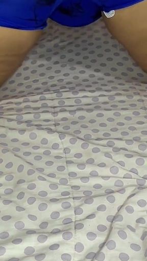 I Record My Big Ass Stepmother While She Plays in Bed in Leggings